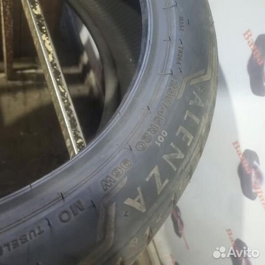 Bridgestone Alenza 001 235/45 R20