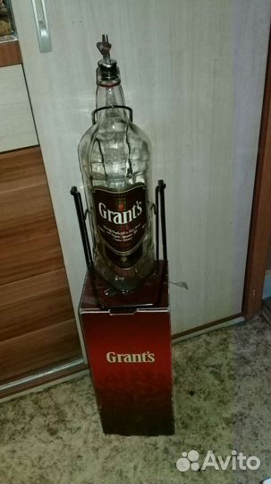 Большая бутылка из под виски на подставке (качели)