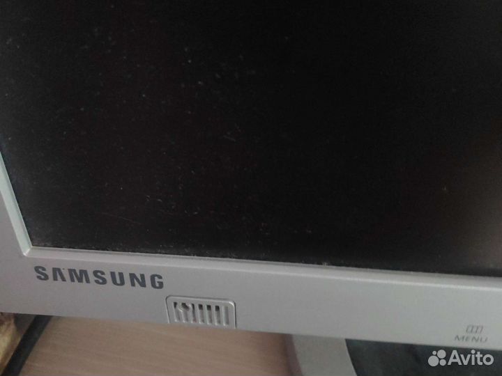 Монитор Samsung