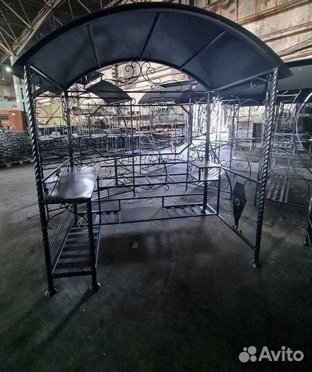 Мангал с крышей