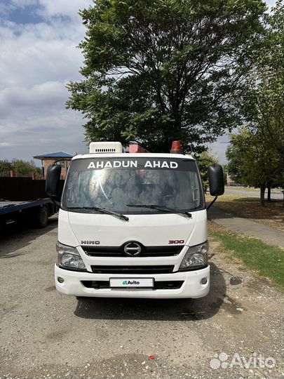 Hino 300 (Dutro) с КМУ, 2013