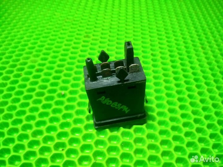 Кнопка обогрева заднего стекла Audi