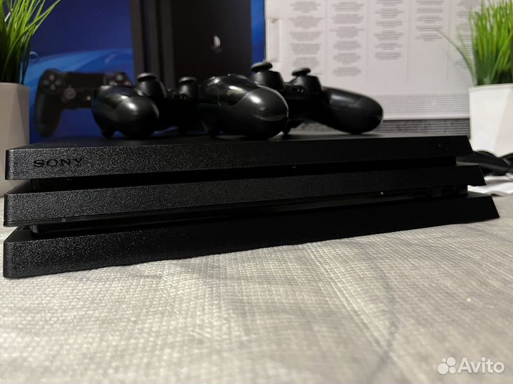 Sony PlayStation 4 pro 1tb+2/гем+200игр