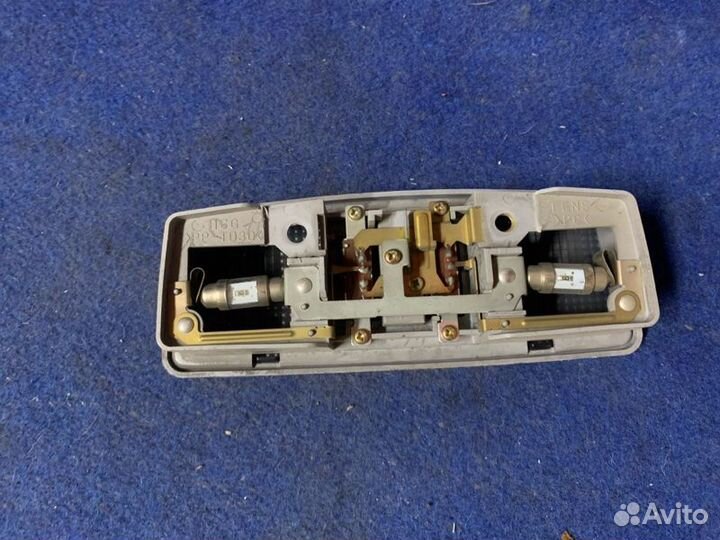 Плафон подсветки салона Nissan Bluebird HNU14