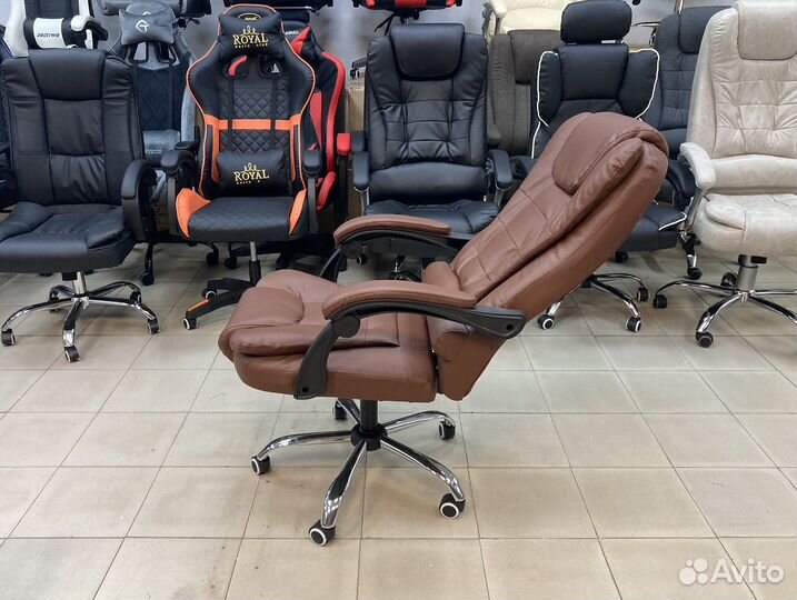 Компьютерное кресло новое руководителя
