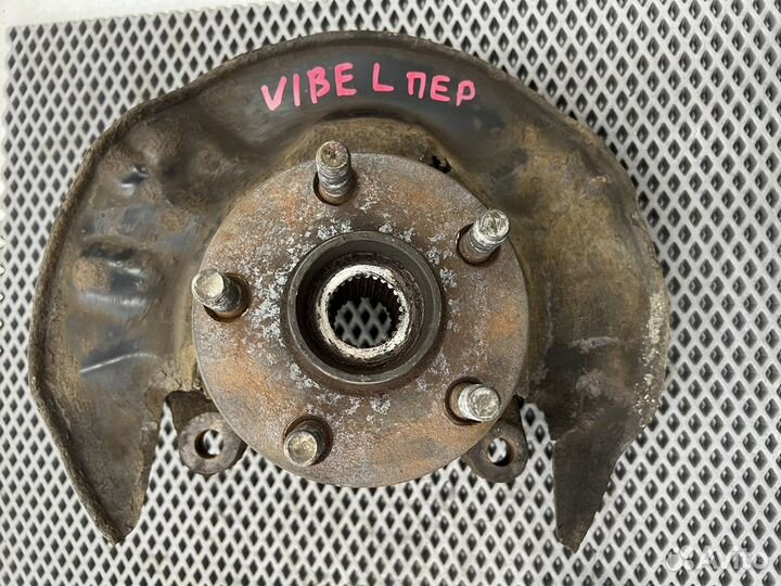 Кулак поворотный перед правый левый Pontiac Vibe