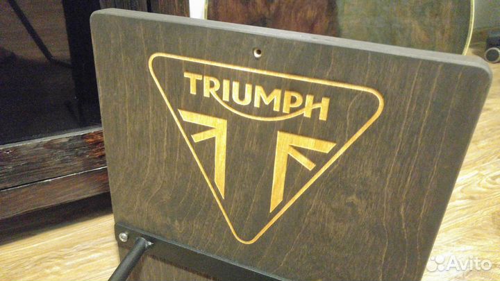 Вешалка Triumph (British)