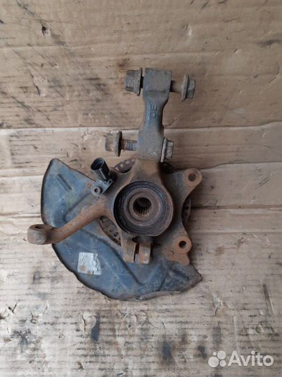 Кулак поворотный передний Фольксваген Венто