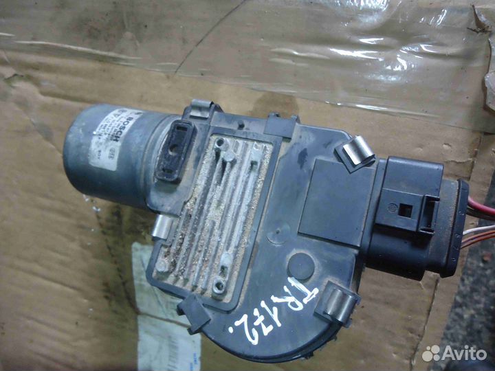 Моторчик передних стеклоочистителей (дворников) на