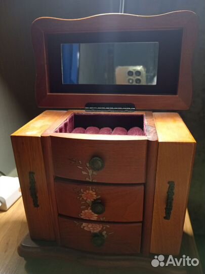 Шкатулка для хранения украшений