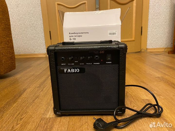 Гитарный комбоусилитель новый 10W