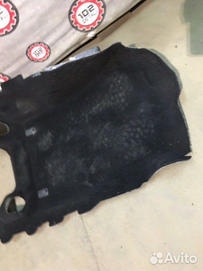 Ковер пола передний правый Jeep Grand Cherokee WK2