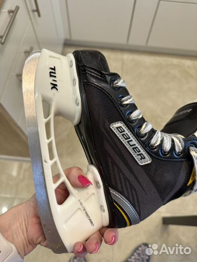Хоккейные коньки bauer