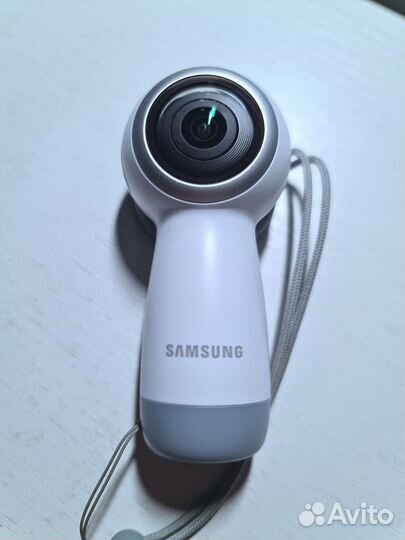 Экшн видеокамера Samsung Gear 360 (2017) белый