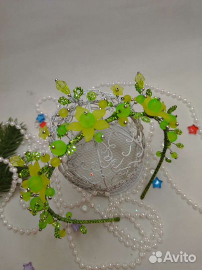 Корона нежно зелёного цвета