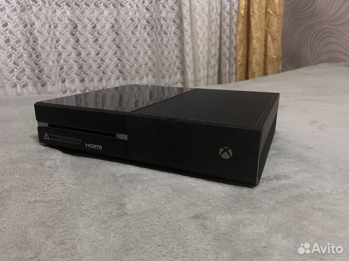 Xbox One 500GB +6 игр