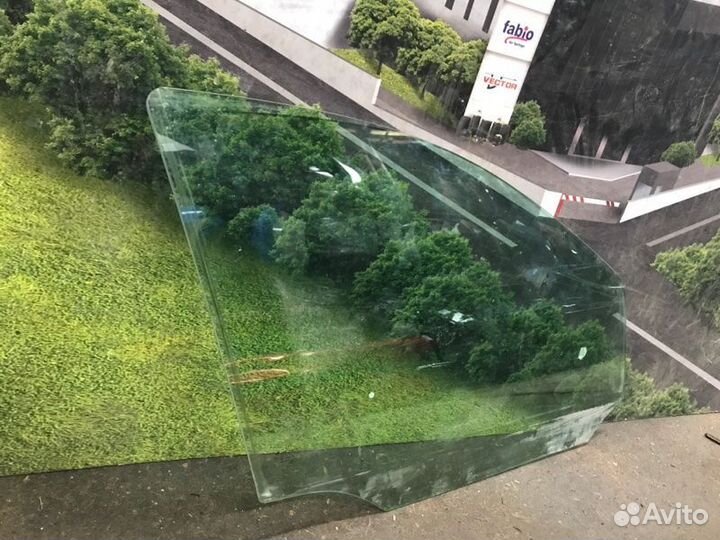 Стекло двери переднее правое Mercedes M-Класс W164