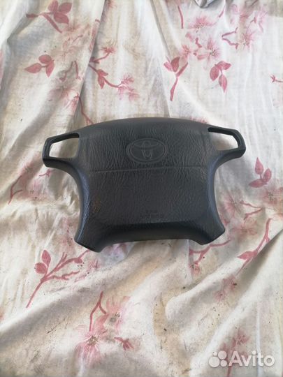 Подушка безопасности в руль Toyota Corolla E100