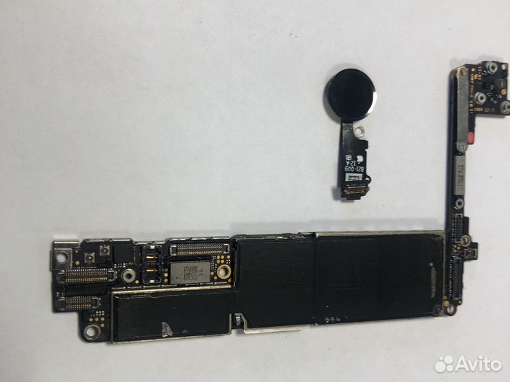 Материнская плата iPhone 7 на icloud