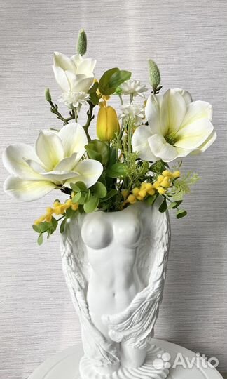 Весенняя композиция в кашпо 