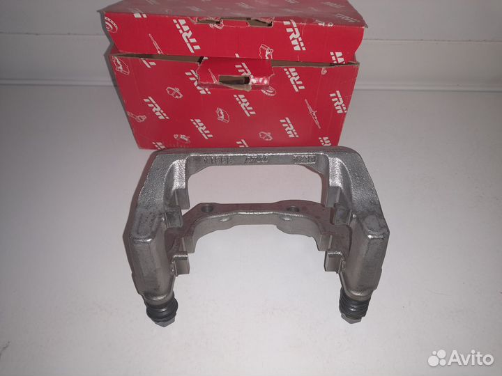 BMW 5 (F10) Скоба суппорта задняя левая Новая