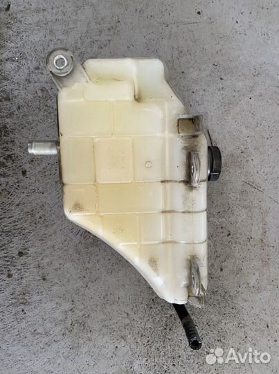 Расширительный бачок 4.5d Land Cruiser 200 1VD-FTV