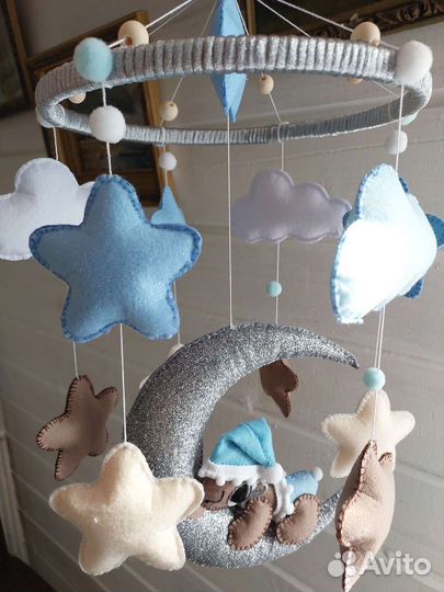 Мобиль на кроватку из фетра