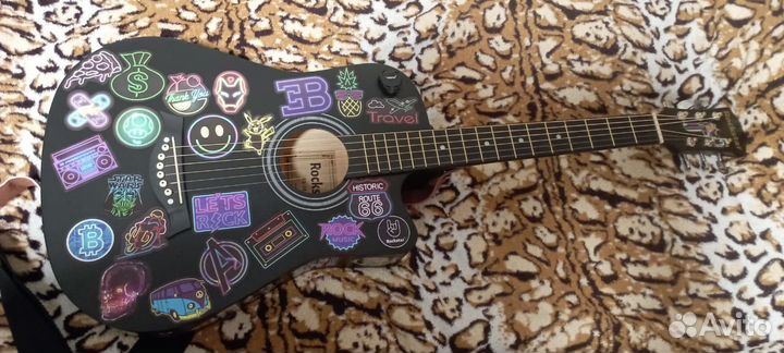 Акустическая гитара