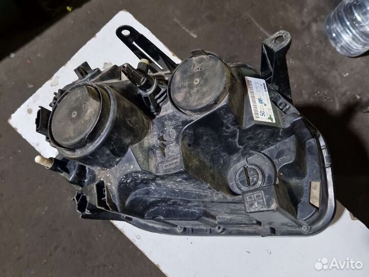 Левая фара рено дастер 2