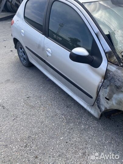 Запчасти на peugeot 206