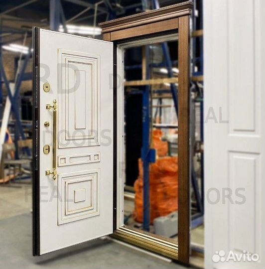 Дизайнерская входная дверь массив дуба