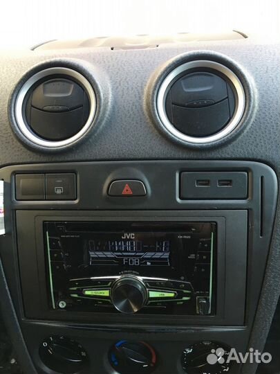 USB зарядное 2*2А в монетницу Ford Fusion/FiestaV