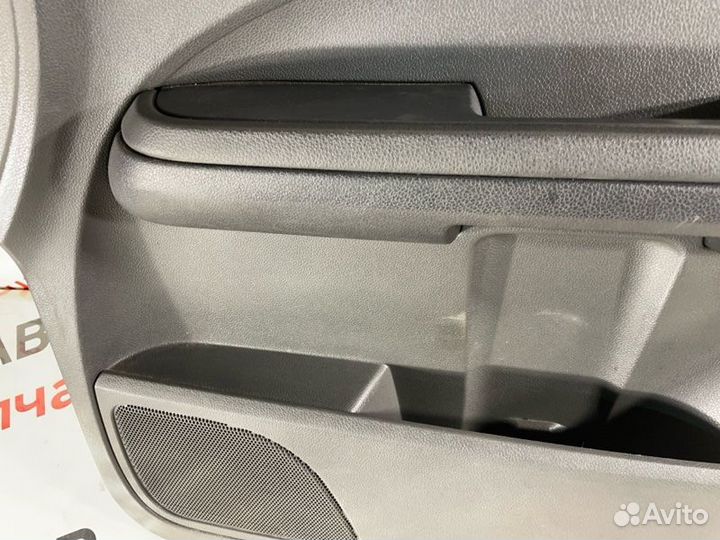 Обшивка боковой двери передняя правая Ford C-Max