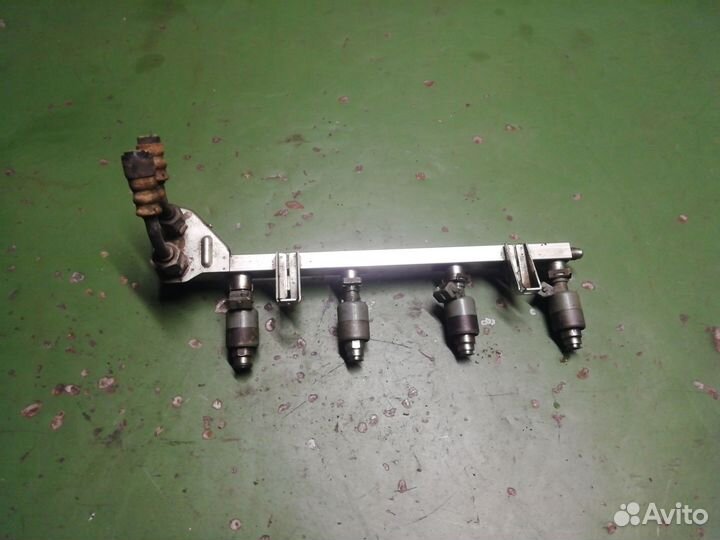 Opel vectra b топливная рампа в сборе X16XEL