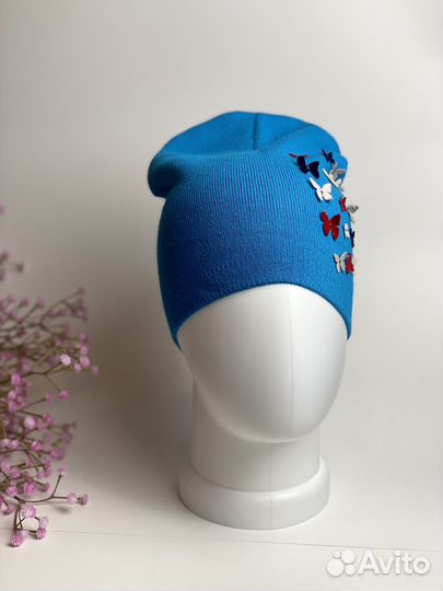 Шапка голубая для девочки на весну