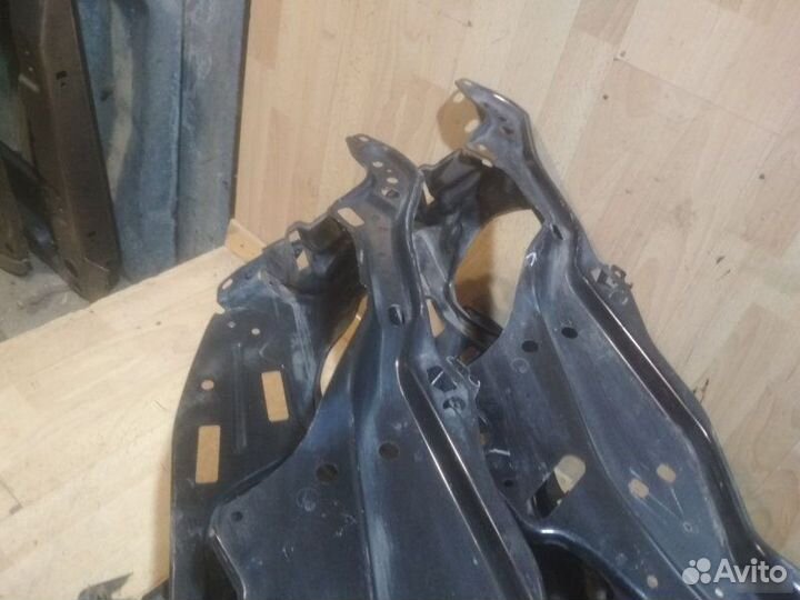 Панель передняя Volvo