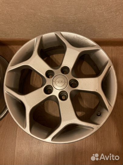 Два литых диска R16 на Opel Astra H