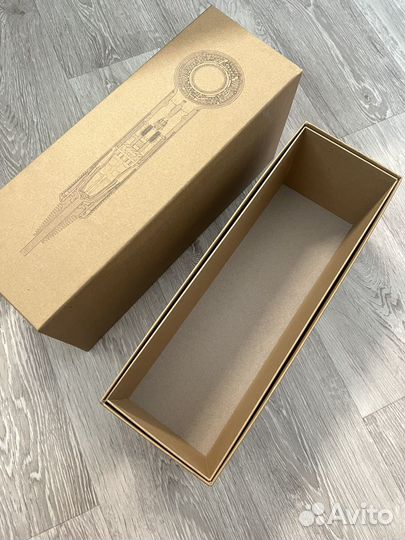 Коробка от фена dyson