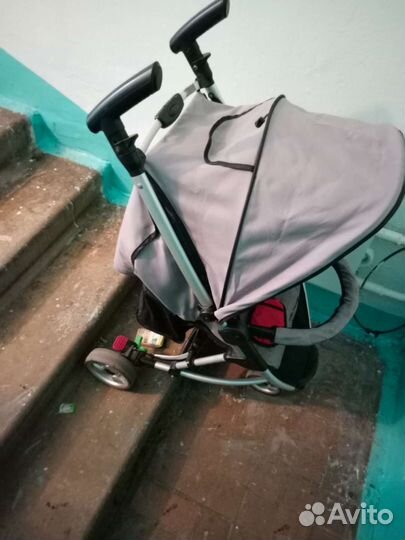 Прогулочная коляска