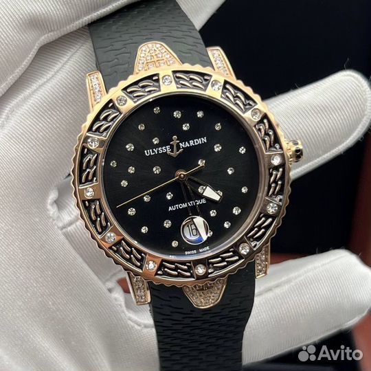 Механические женские часы на каучуковом браслете