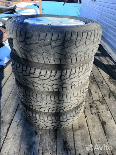Yokohama Ice guard 235 65 17 на дисках