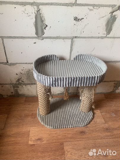 Лежанка для кошек с когтеточкой