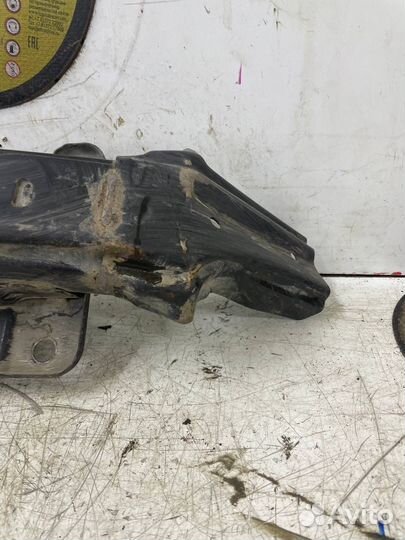 Усилитель передний Hyundai Grand Starex 1