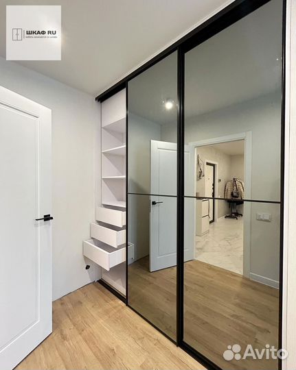 Шкаф встроенный распашной