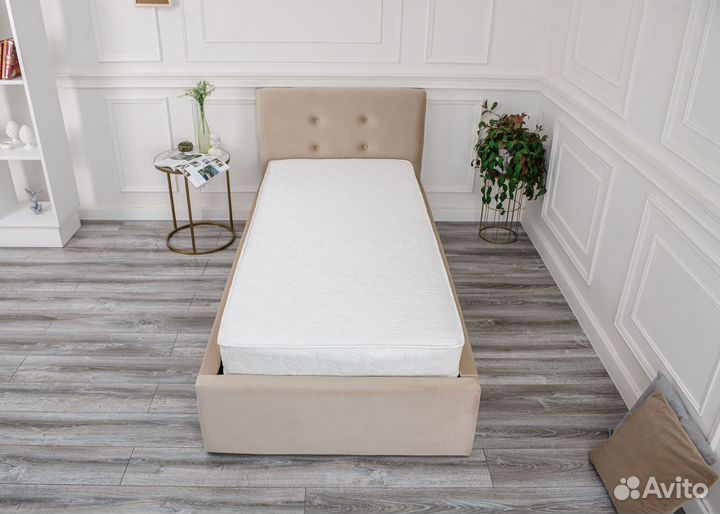 Кровать с матрасом