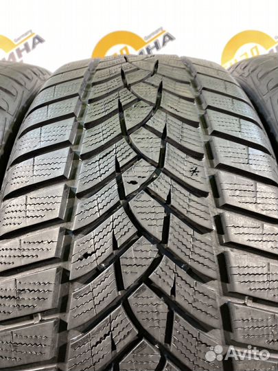 Goodyear UltraGrip Performance Gen-1 235/45 R20 97W