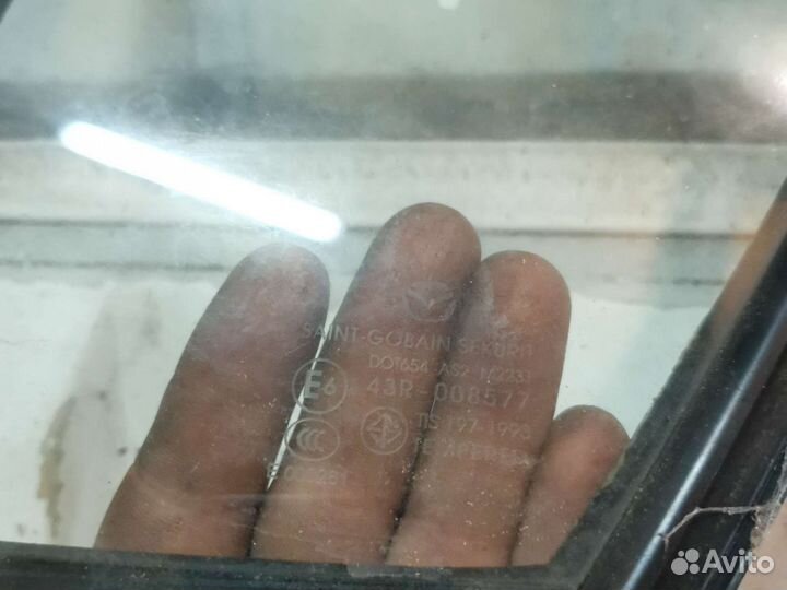 Стекло двери заднее левое (форточка) Mazda 3 BL