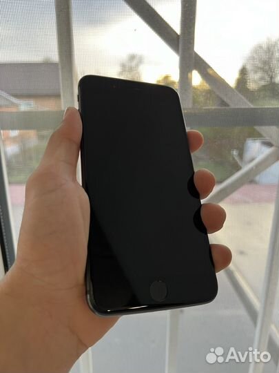 iPhone 8 Plus, 64 ГБ