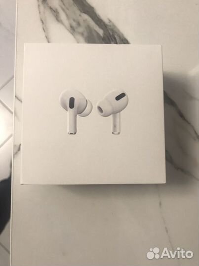 Коробка на AirPods