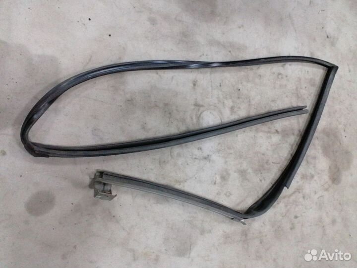 Уплотнитель стекла двери для Mazda CX 7 2007-2012